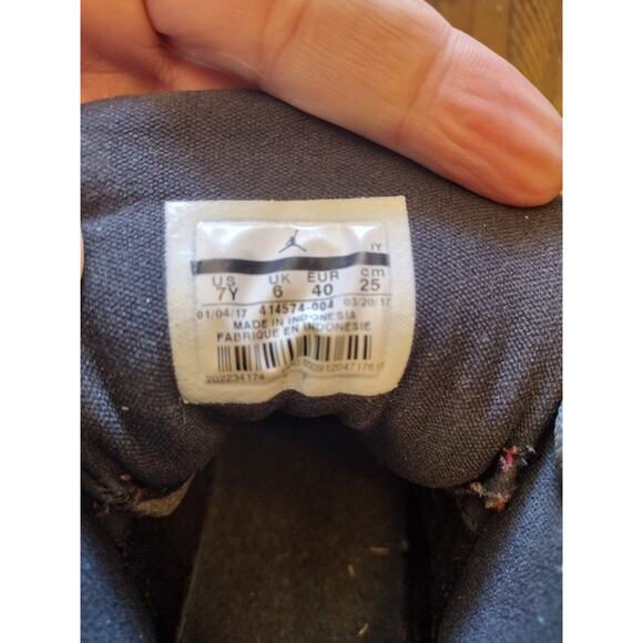 Nike Air Jordan Retro 13 -- Youth Boys Size 7Y -- Bred 2017 |414574-004| - Picture 4 of 6